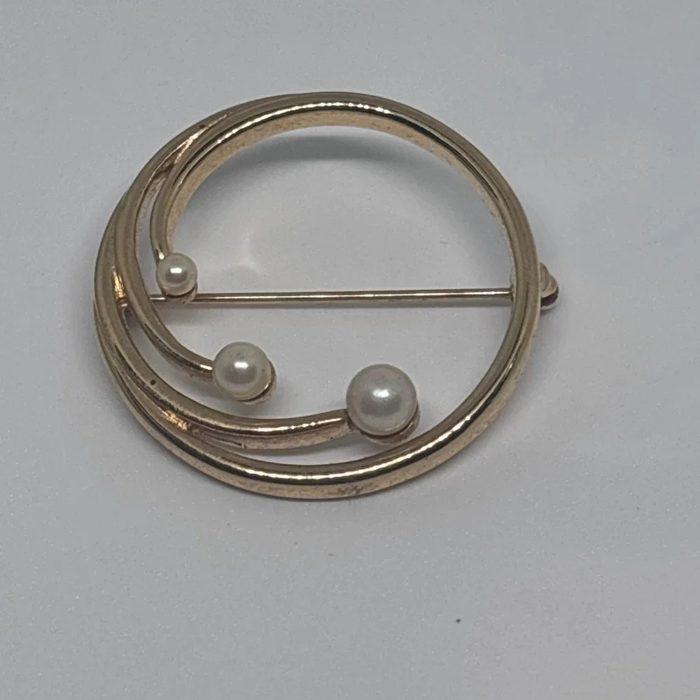 Monet Gold Tone Circular Brooch‎ Pin Vintage Modernist Design